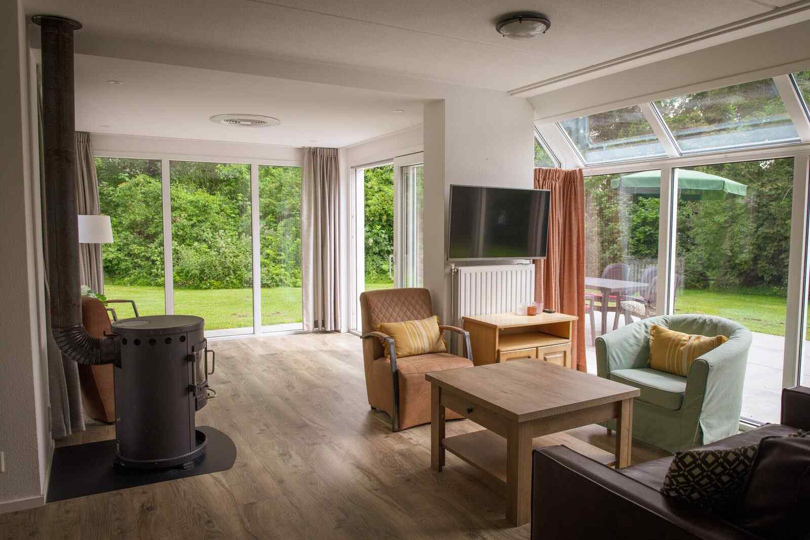 luxe-6-persoons-vrijstaande-bungalow-in-overijssel-nabij-het-bos