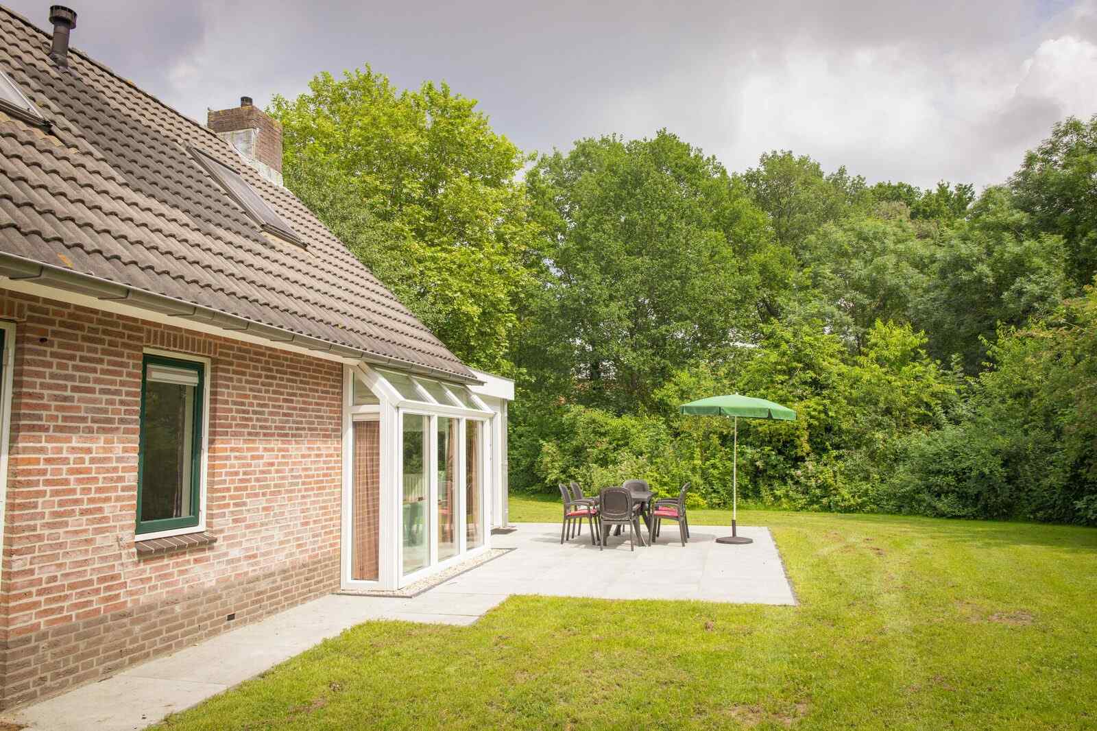 luxe-6-persoons-vrijstaande-bungalow-in-overijssel-nabij-het-bos