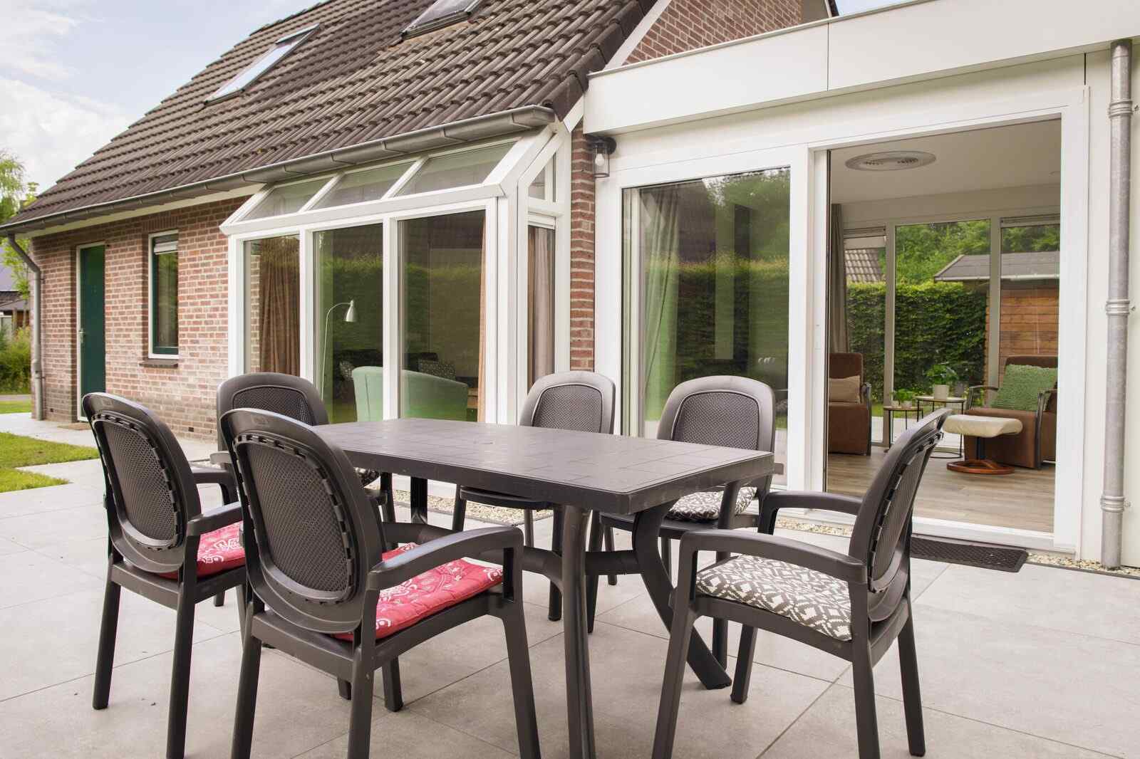 heerlijk-6-persoons-vrijstaande-bungalow-in-overijssel-nabij-het-bos