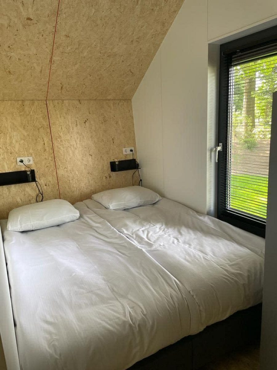 gezellig-4-persoons-tiny-house-op-vakantiepark-aan-het-water-in-wanneperveen