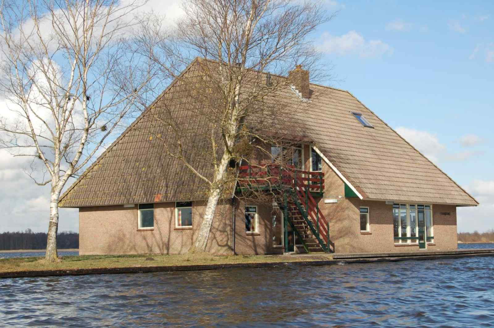 Groepsaccommodatie voor 46 personen gelegen op de 'Bovenwijde' in Giethoorn