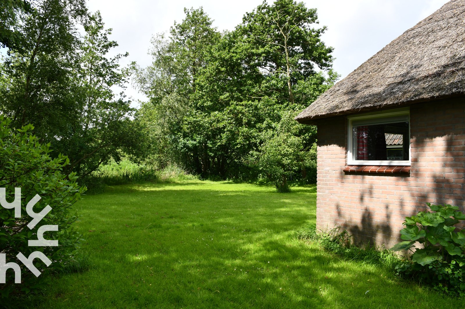 6-persoons-vakantiehuis-met-omheinde-tuin-aan-het-water-in-kalenberg