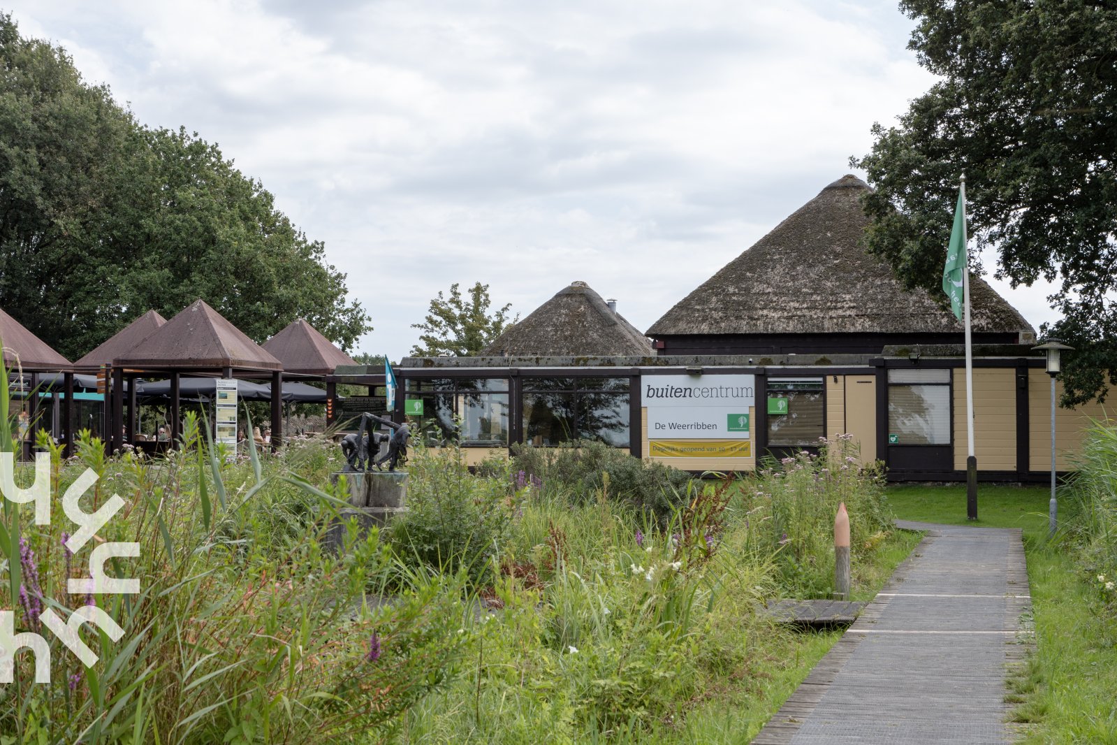 6-persoons-vakantiehuis-met-omheinde-tuin-aan-het-water-in-kalenberg