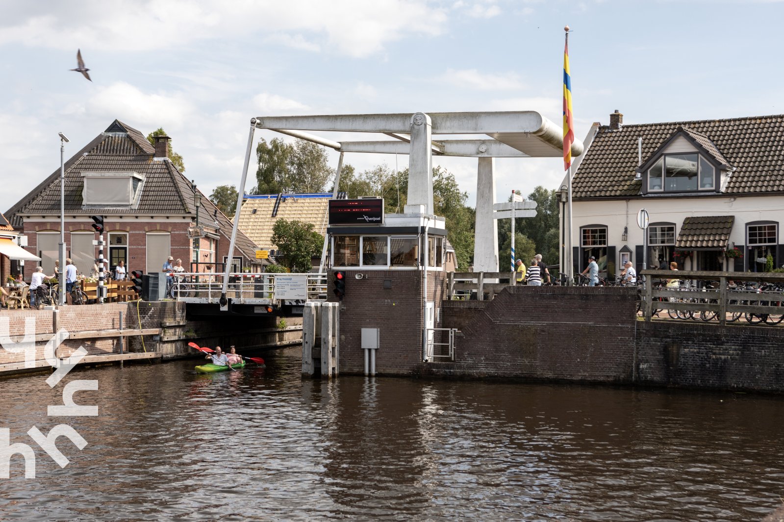 6-persoons-vakantiehuis-met-omheinde-tuin-aan-het-water-in-kalenberg