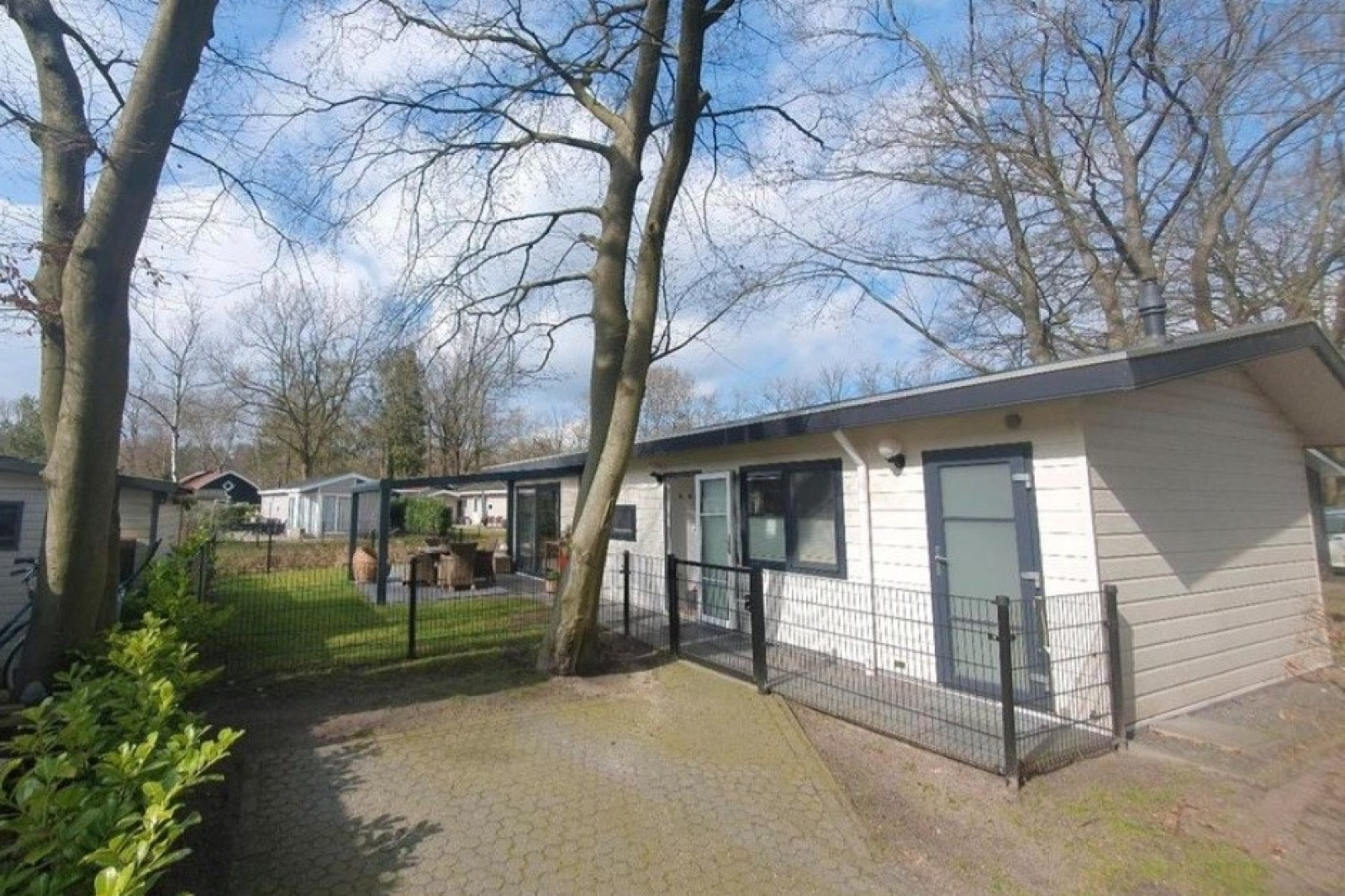 Mooi chalet voor 4 personen gelegen in het bos op vakantiepark Residence de Eese - Nederland - Europa - De Bult