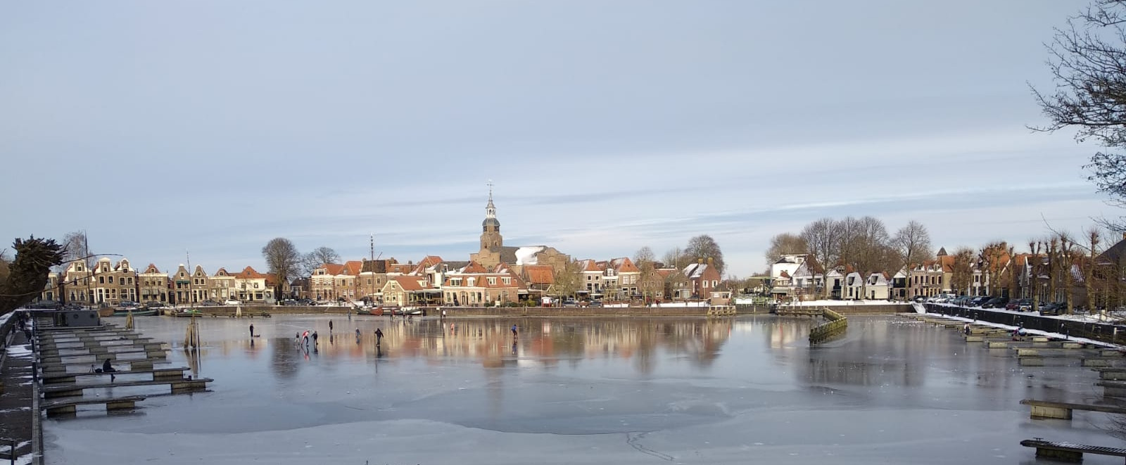 rustig-2-persoons-appartement-bij-water-met-botanische-elementen-in-blokzijl