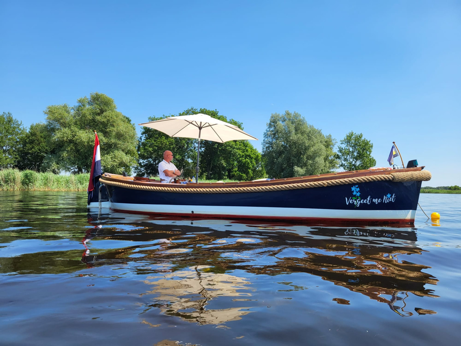 rustig-2-persoons-appartement-bij-water-met-botanische-elementen-in-blokzijl