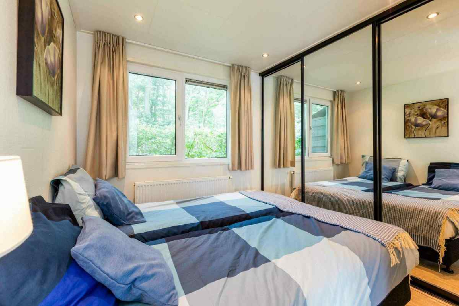 4-persoons-comfortabel-chalet-op-park-met-zwembad-en-internet