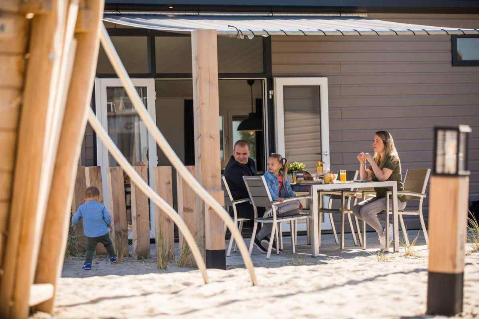 gezellig-6-persoons-chalet-op-park-met-zwembad-en-internet