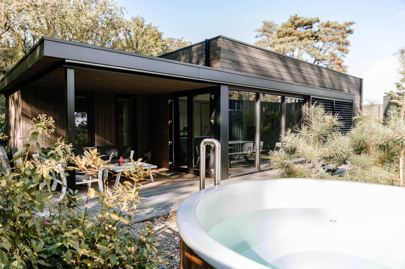 Luxe zespersoons Eco Lodge met Hottub op de Utrechtse H