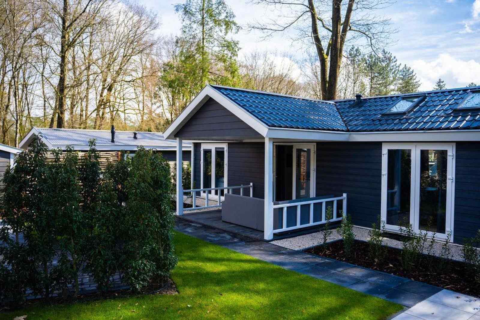 Moderne 4 persoons cottage met hottub