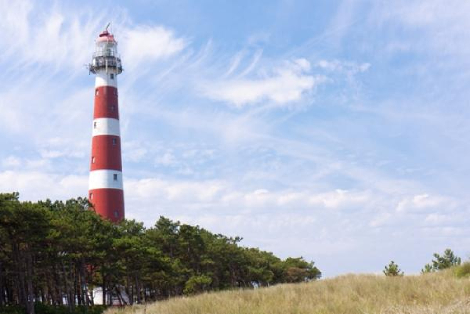 gelegen-in-het-dorp-buren-op-ameland-vindt-u-dit-mooi-gelegen-6p-vakantiehuis