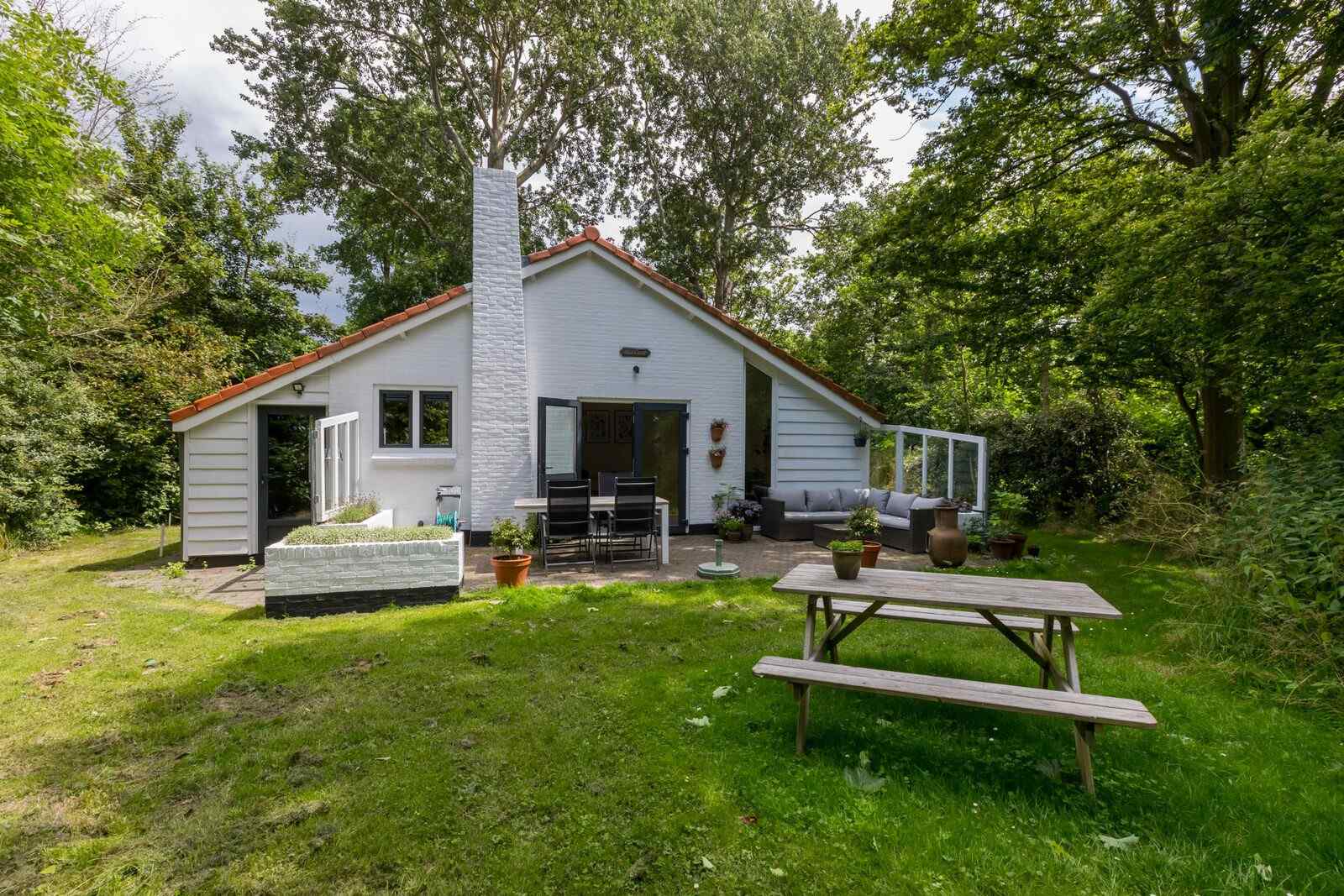 prachtig-gelegen-4-persoons-vakantiehuis-vlak-aan-zee-en-strand
