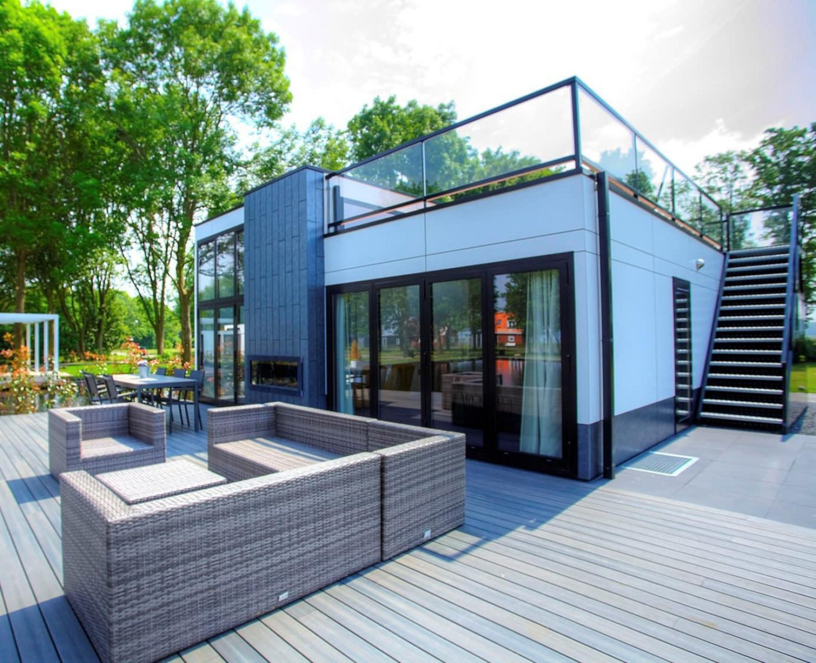 6-persoons-vakantiewoning-met-terras-en-een-dakterras-op-een-vakantiepark-in-breskens