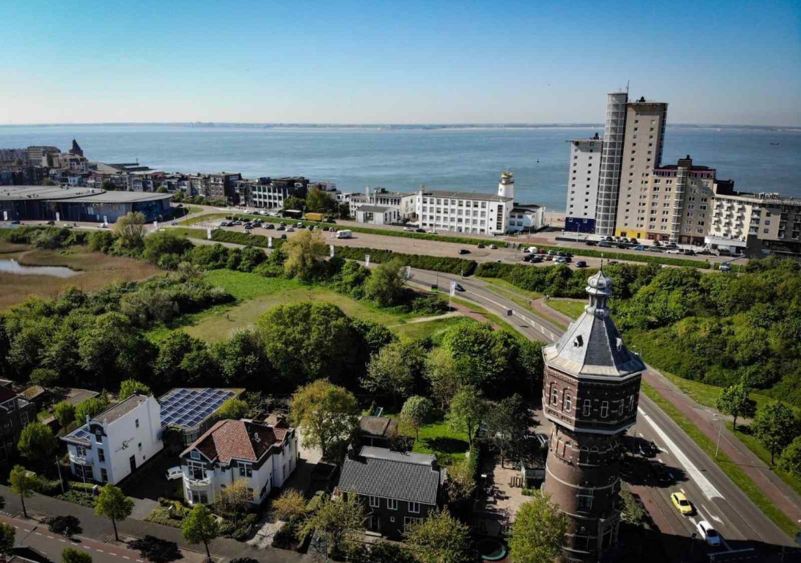 unieke-8-persoons-watertoren-in-vlissingen-op-slechts-50m-van-het-strand
