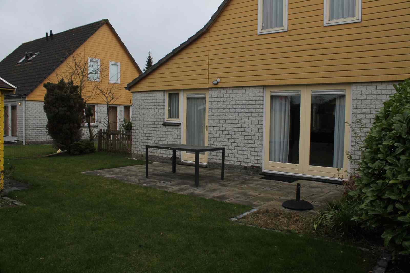 vrijstaande-8-persoons-vakantiewoning-nabij-zee-met-sauna