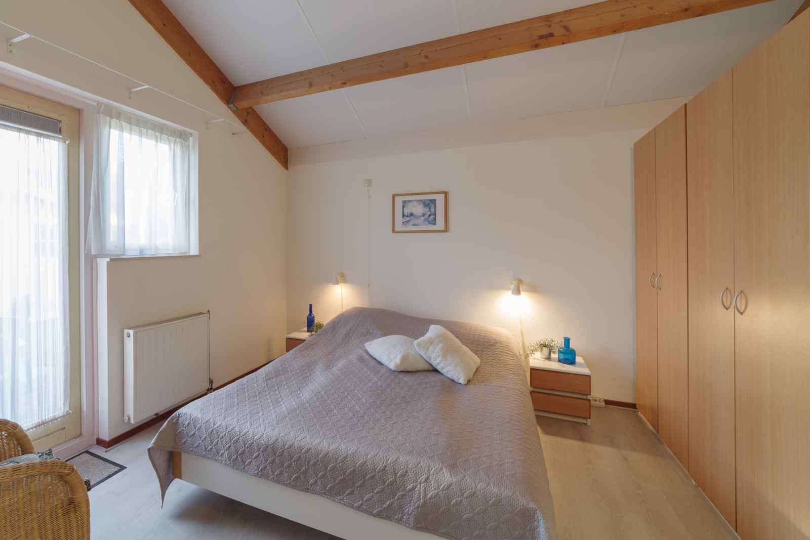 vrijstaande-8-persoons-vakantiewoning-nabij-zee-met-sauna