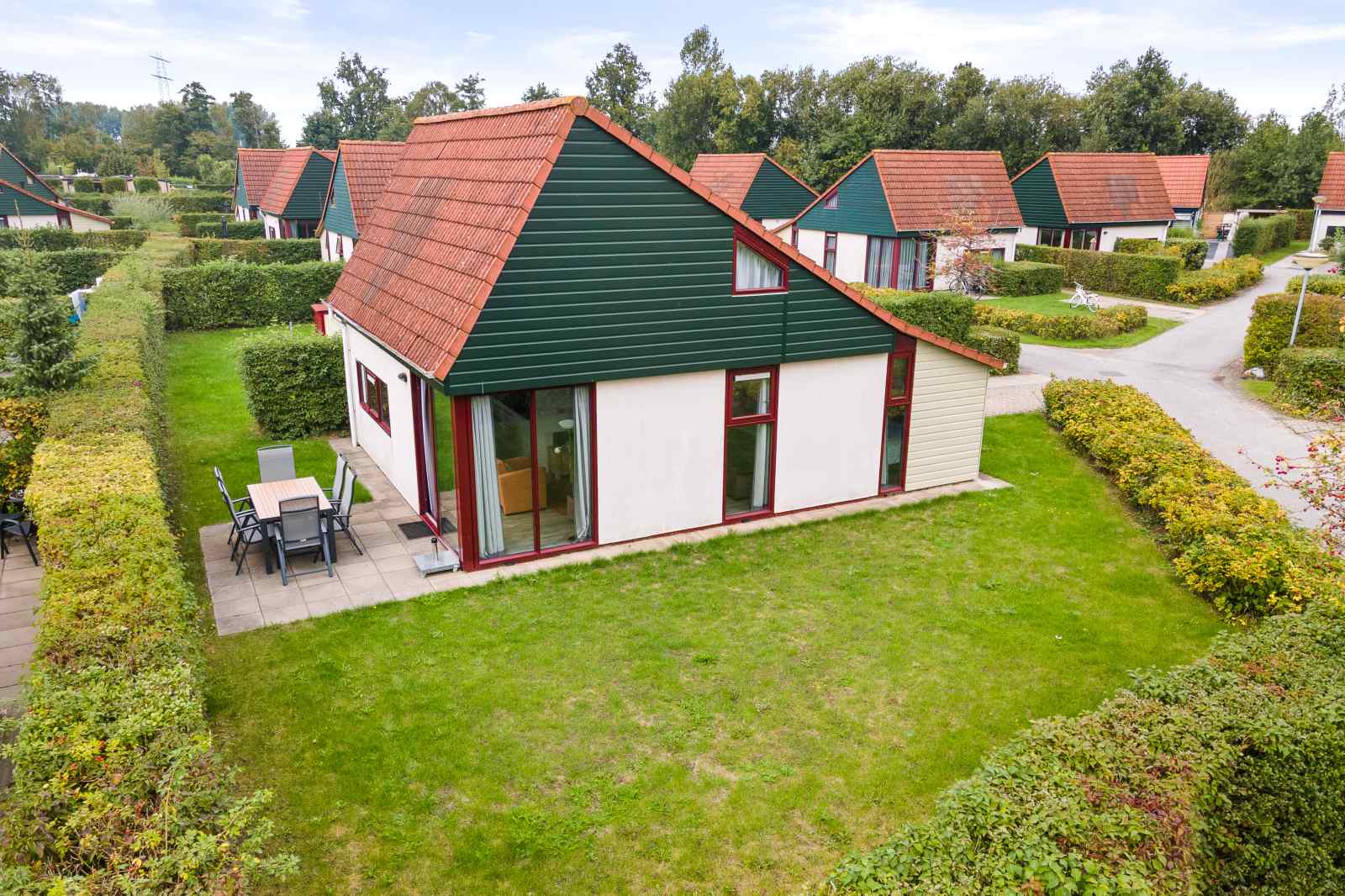 sfeervol-en-knus-ingerichte-6-persoons-bungalow