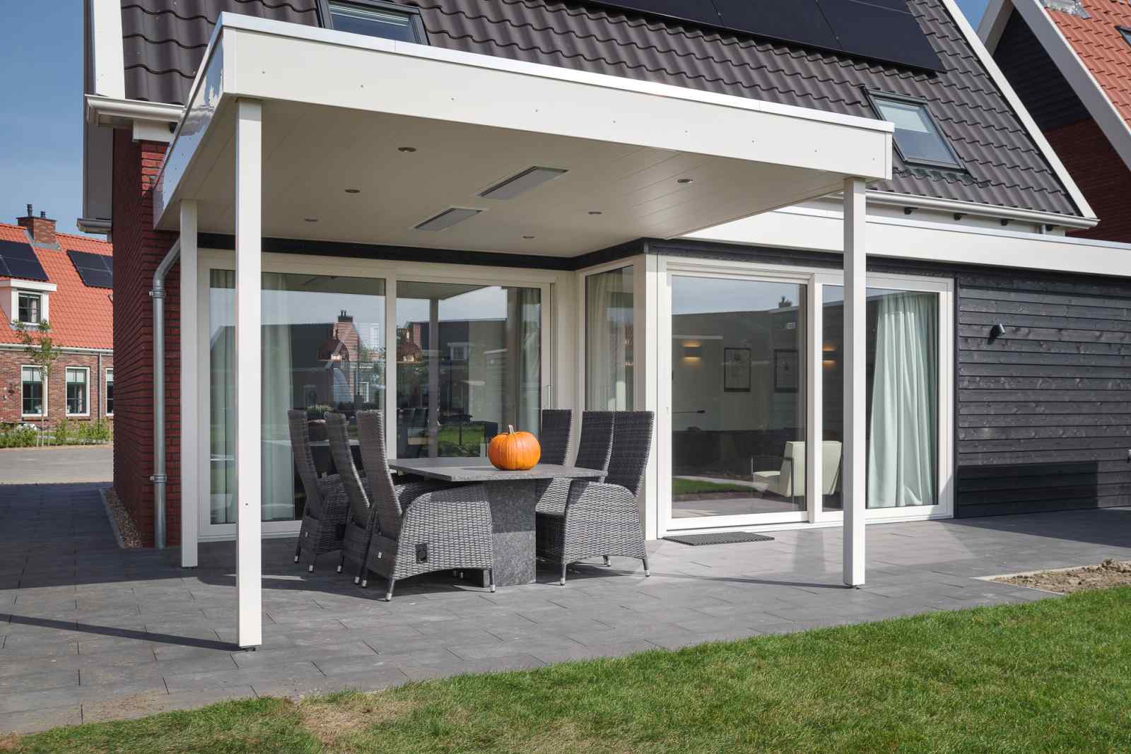 luxe-4-persoons-villa-met-2-badkamers-veranda-en-trampoline-in-colijnsplaat