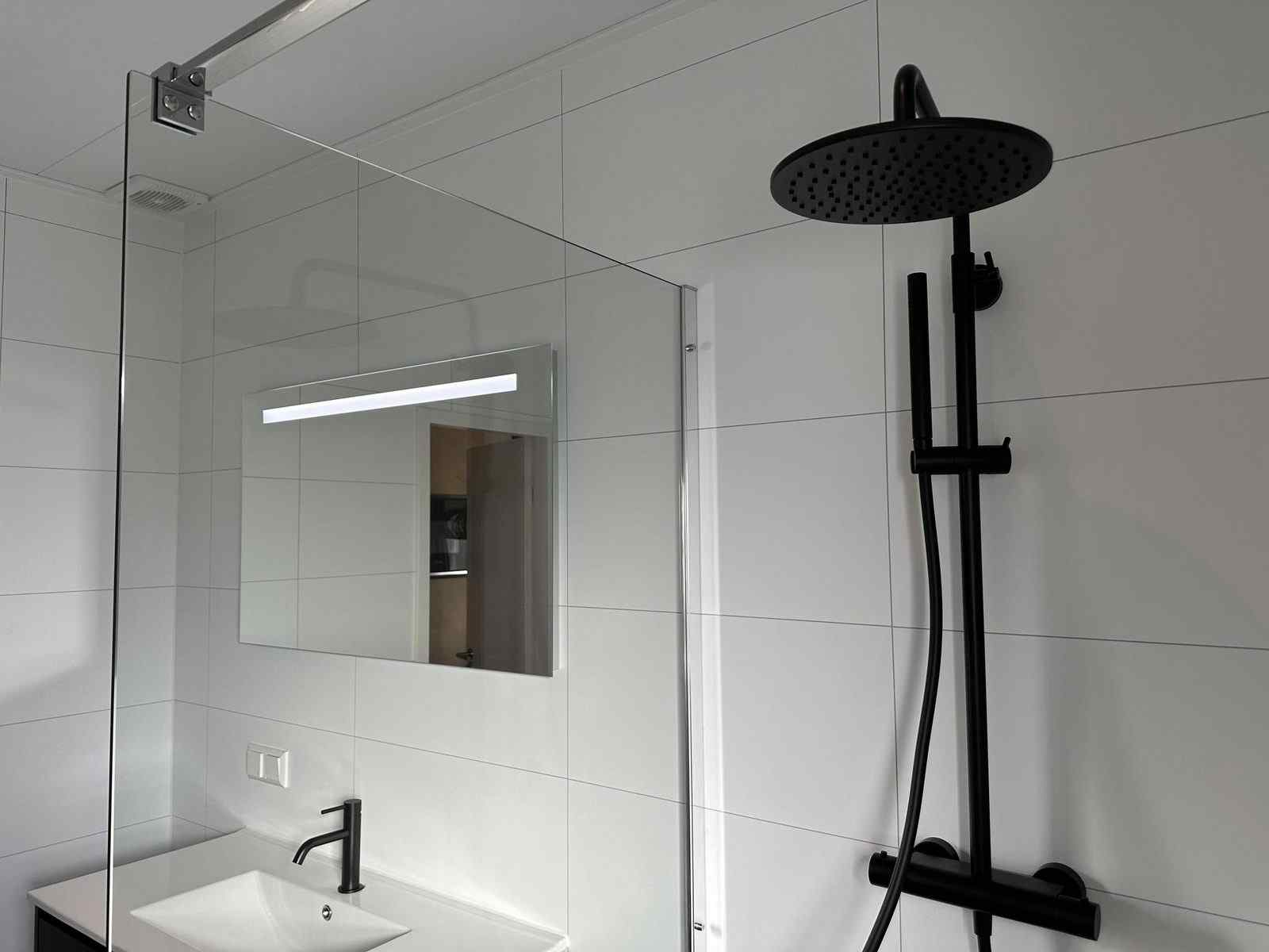 luxe-6-persoons-zonneweelde-lodge-xl-airco-nabij-het-strand-van-nieuwvliet-bad