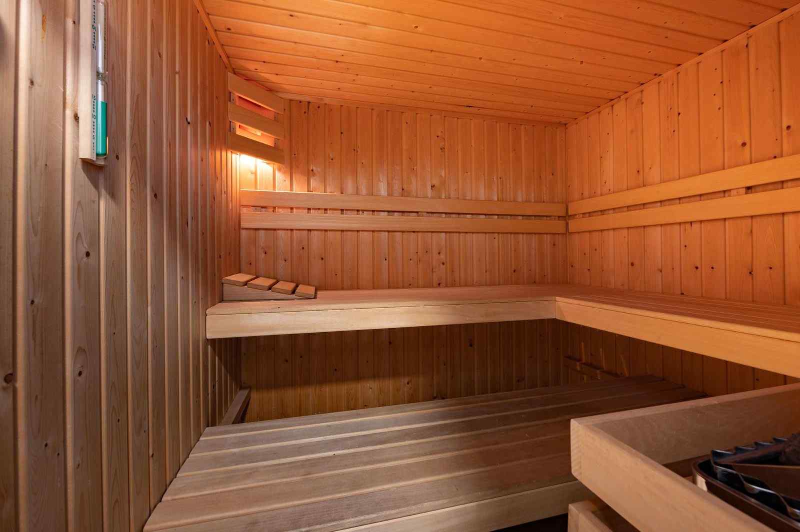 luxe-vrijstaand-vakantiehuis-aan-het-water-met-sauna-in-zeeland