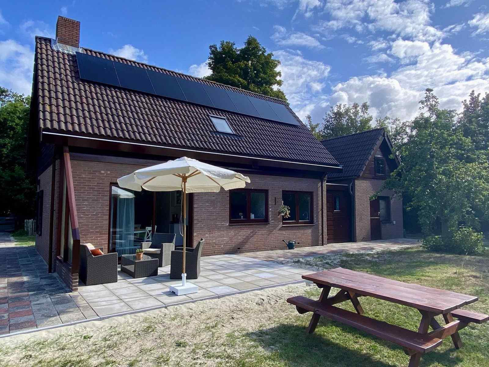 sfeervol-familiehuis-voor-6-personen-met-ruime-tuin-vlakbij-het-strand-in-renesse