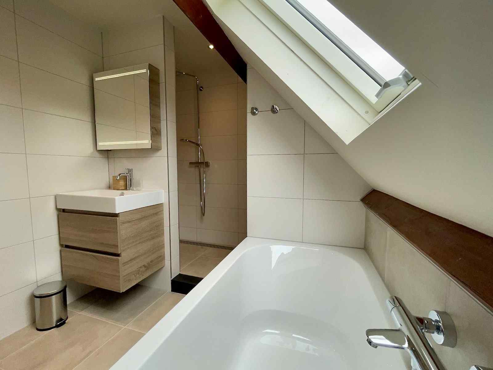 sfeervol-familiehuis-voor-6-personen-met-ruime-tuin-vlakbij-het-strand-in-renesse