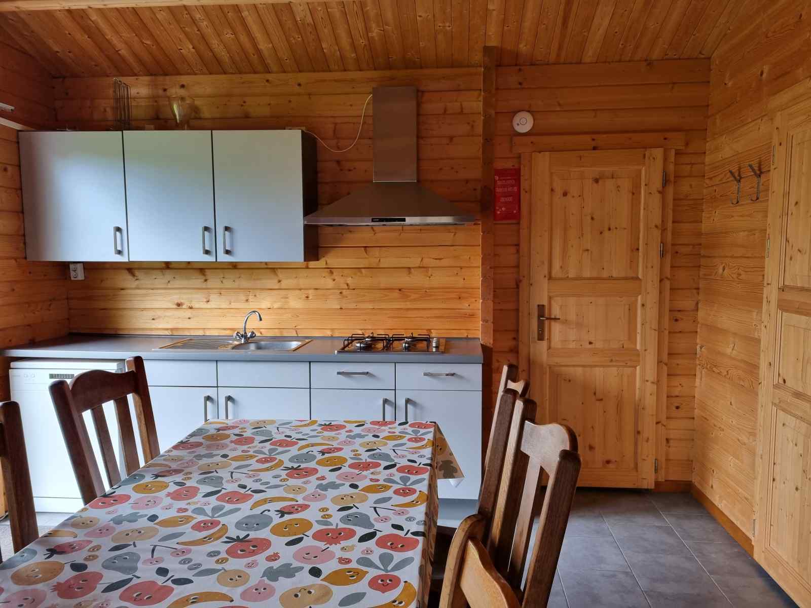 een-gezellig-vakantiechalet-voor-6-personen-met-een-tuin-in-ossenisse