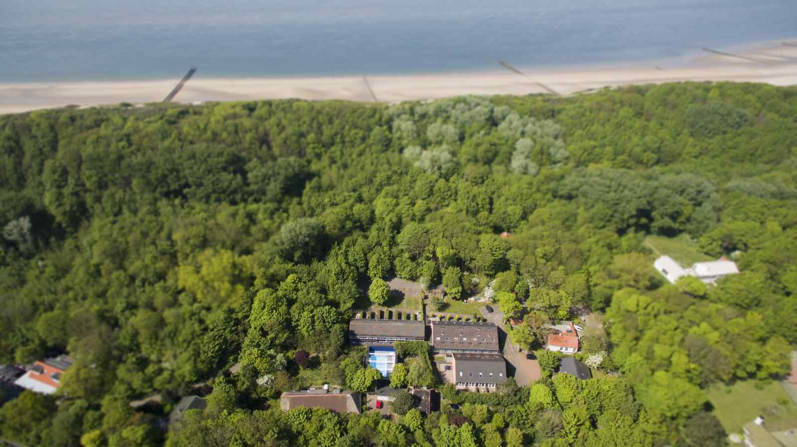 knus-12-persoons-villa-met-prive-zwembad-in-biggekerke