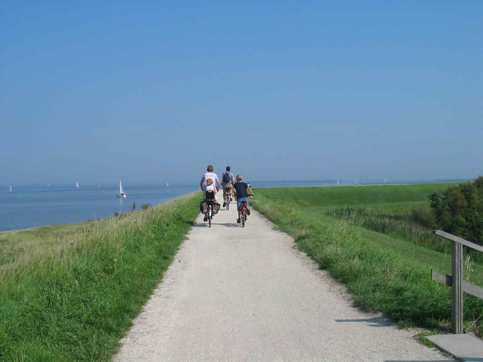 gezellige-6-persoonswoning-met-ruimte-tuin-vlakbij-het-grevelingenmeer-in-zonnemaire