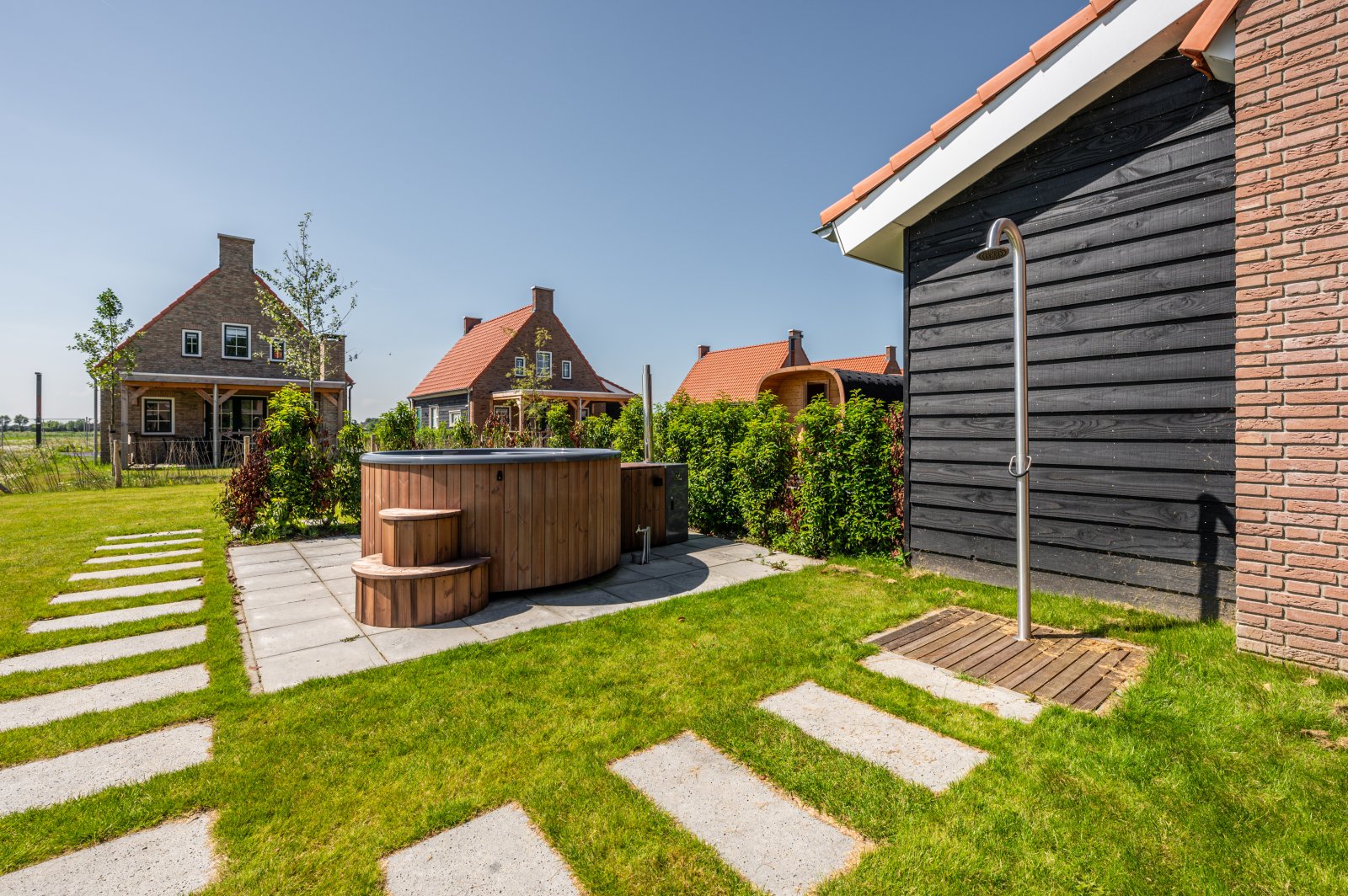 villa-voor-7-personen-met-2-badkamers-een-hottub-en-barrel-sauna-in-ossenisse