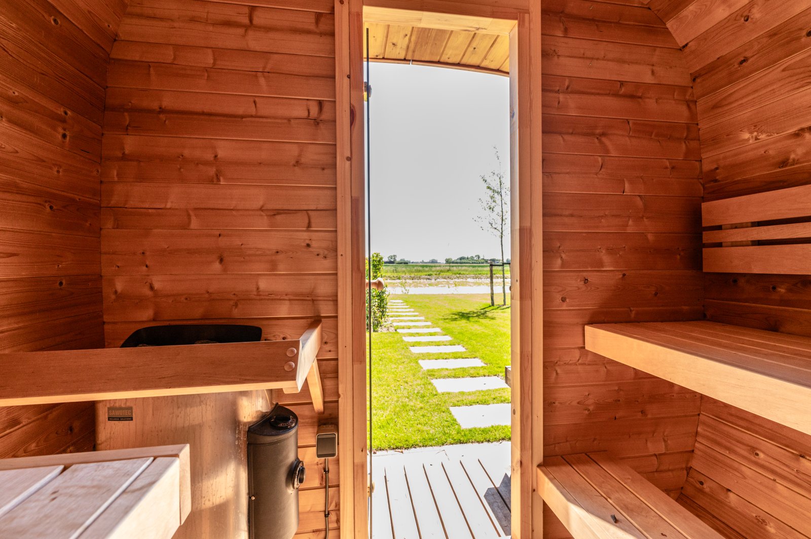 villa-voor-7-personen-met-2-badkamers-een-hottub-en-barrel-sauna-in-ossenisse