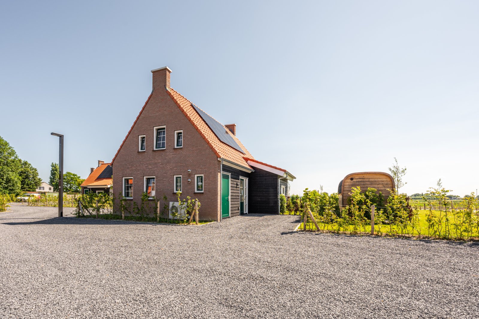 villa-voor-7-personen-met-2-badkamers-een-hottub-en-barrel-sauna-in-ossenisse