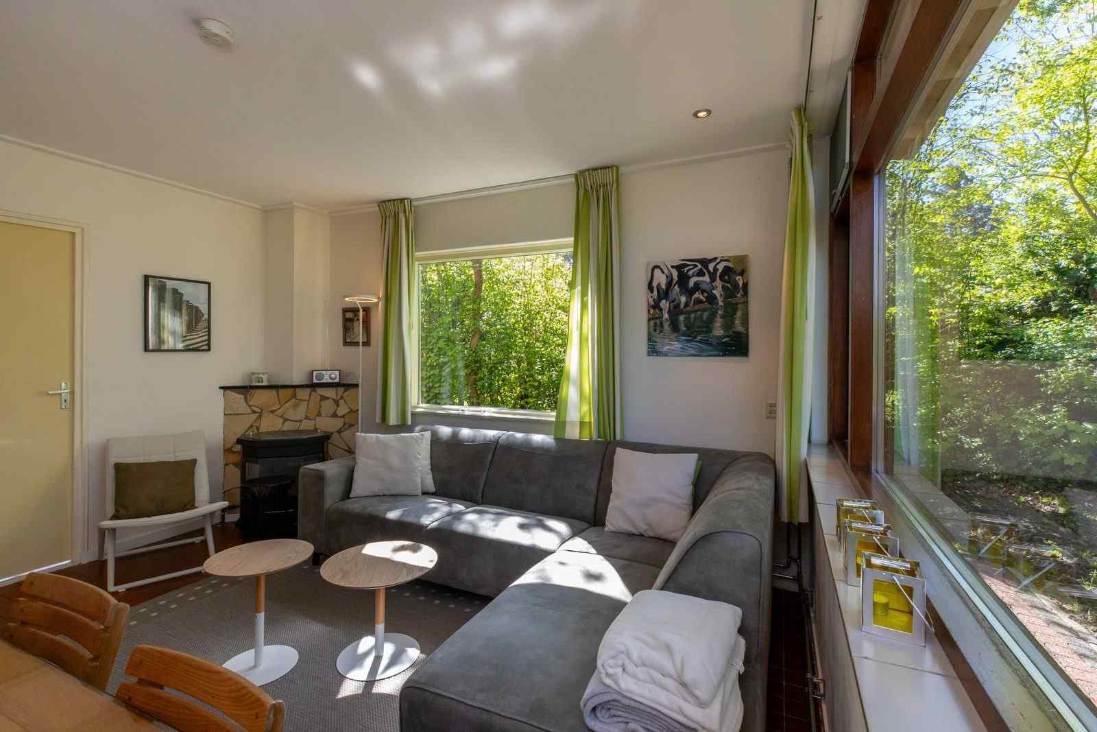 mooie-4-2-persoons-bungalow-met-grote-tuin-vlakbij-het-strand-in-oostkapelle