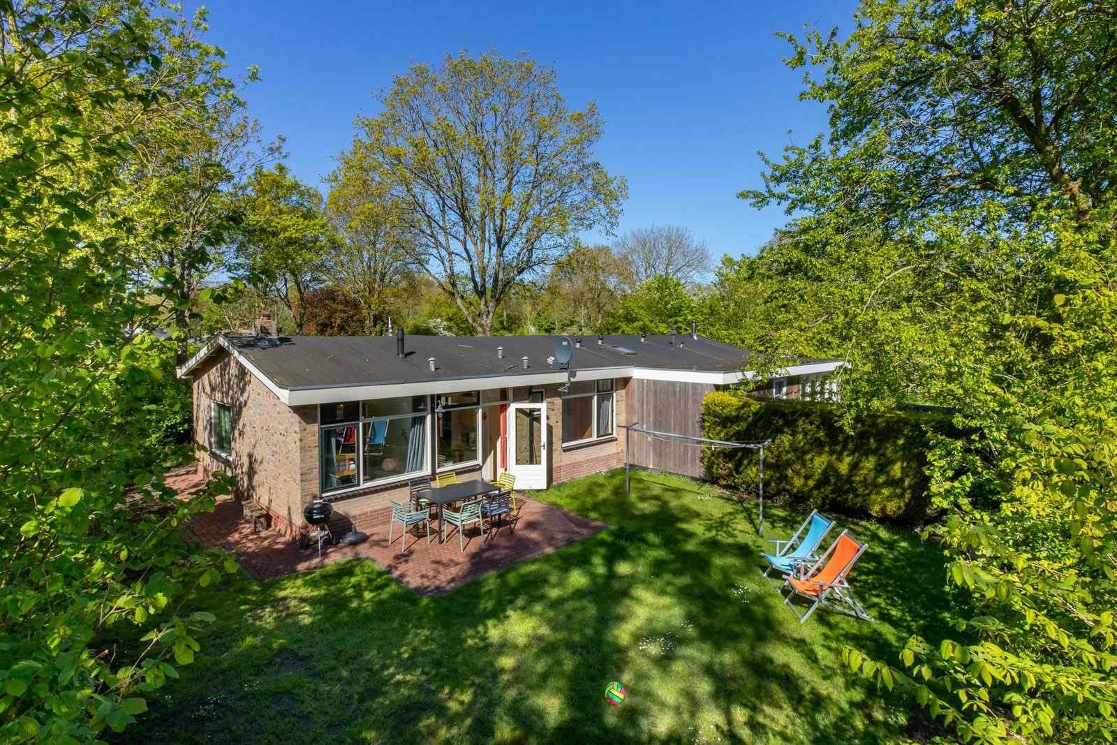 mooie-4-2-persoons-bungalow-met-grote-tuin-vlakbij-het-strand-in-oostkapelle