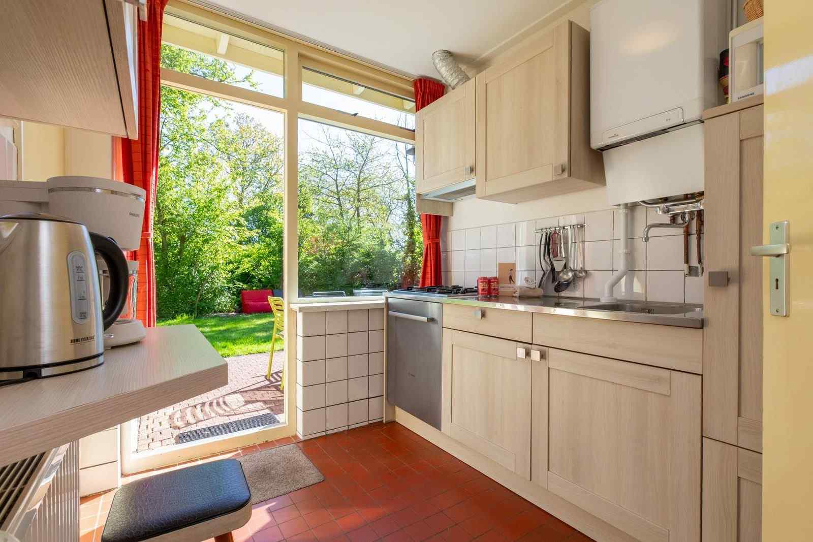 mooie-4-2-persoons-bungalow-met-grote-tuin-vlakbij-het-strand-in-oostkapelle