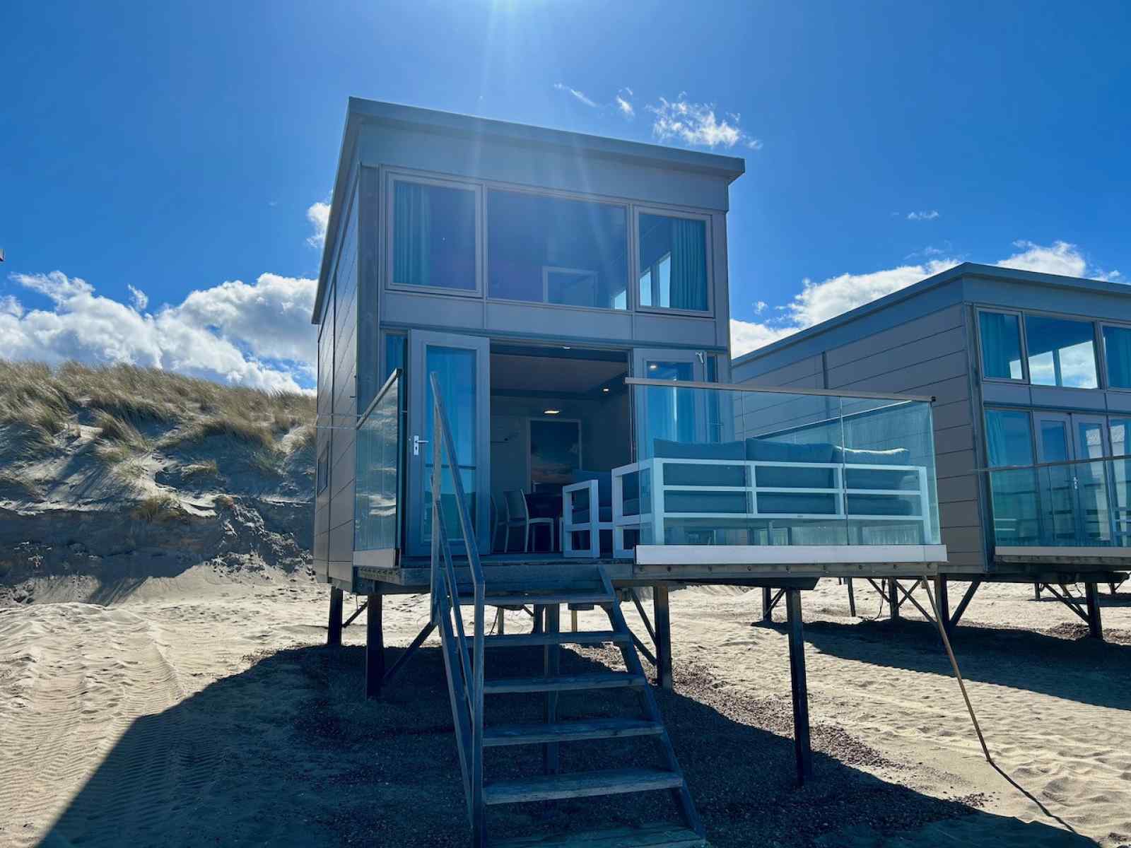 Uniek logeren op het strand in 5 persoons slaapstrandhu