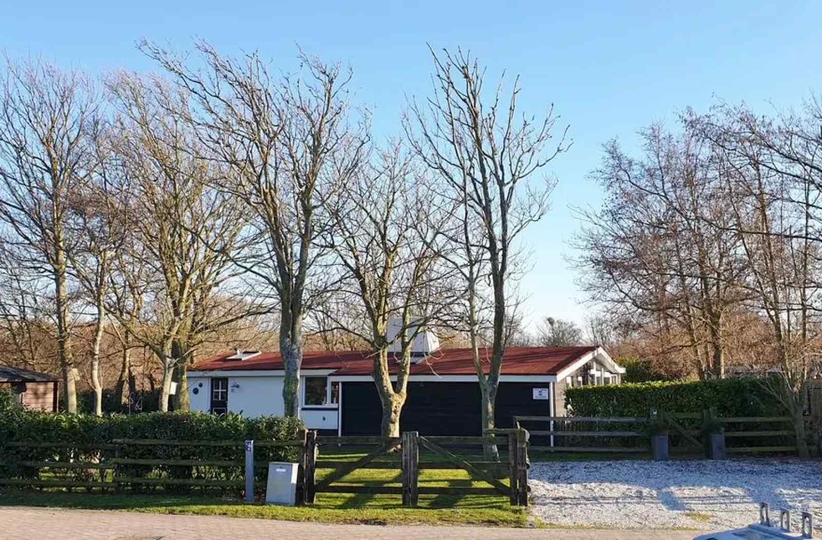 sfeervolle-6-persoons-vakantiebungalow-onderaan-de-duinen-bij-westkapelle