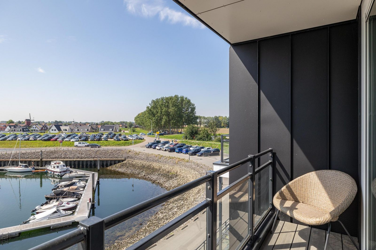 ruim-appartement-voor-2-personen-met-balkon-en-terras-in-sint-annaland