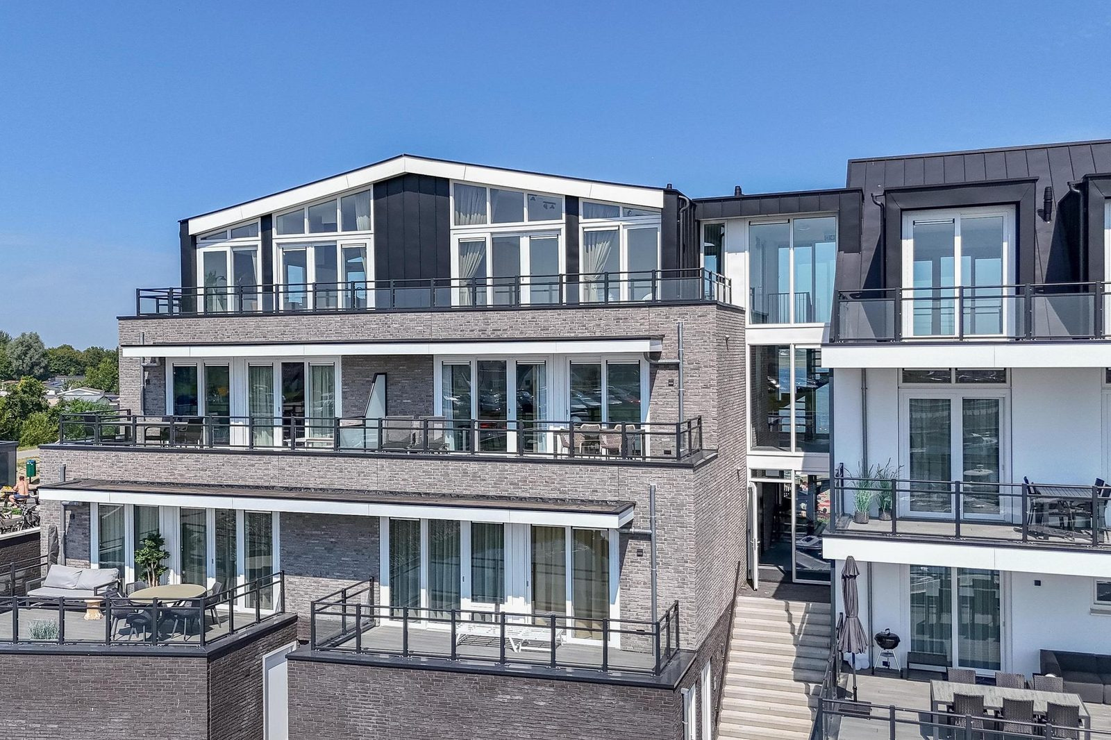 Modern ingericht 4 persoons appartement aan het water in Sint-Annaland