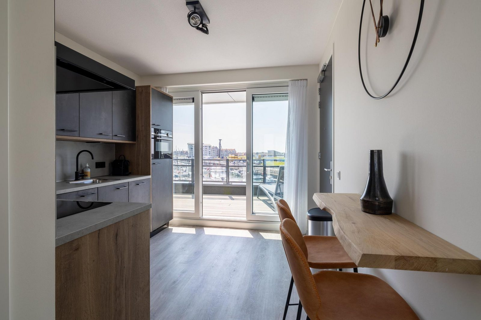 modern-ingericht-4-persoons-appartement-aan-het-water-in-sint-annaland