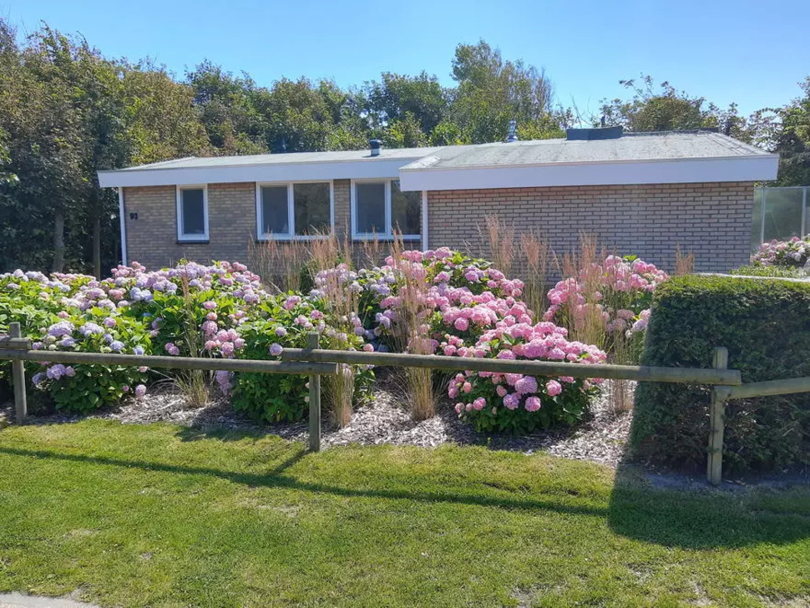 Sfeervolle 4-persoons bungalow met ruime tuin onderaan de duinen in Westkapelle