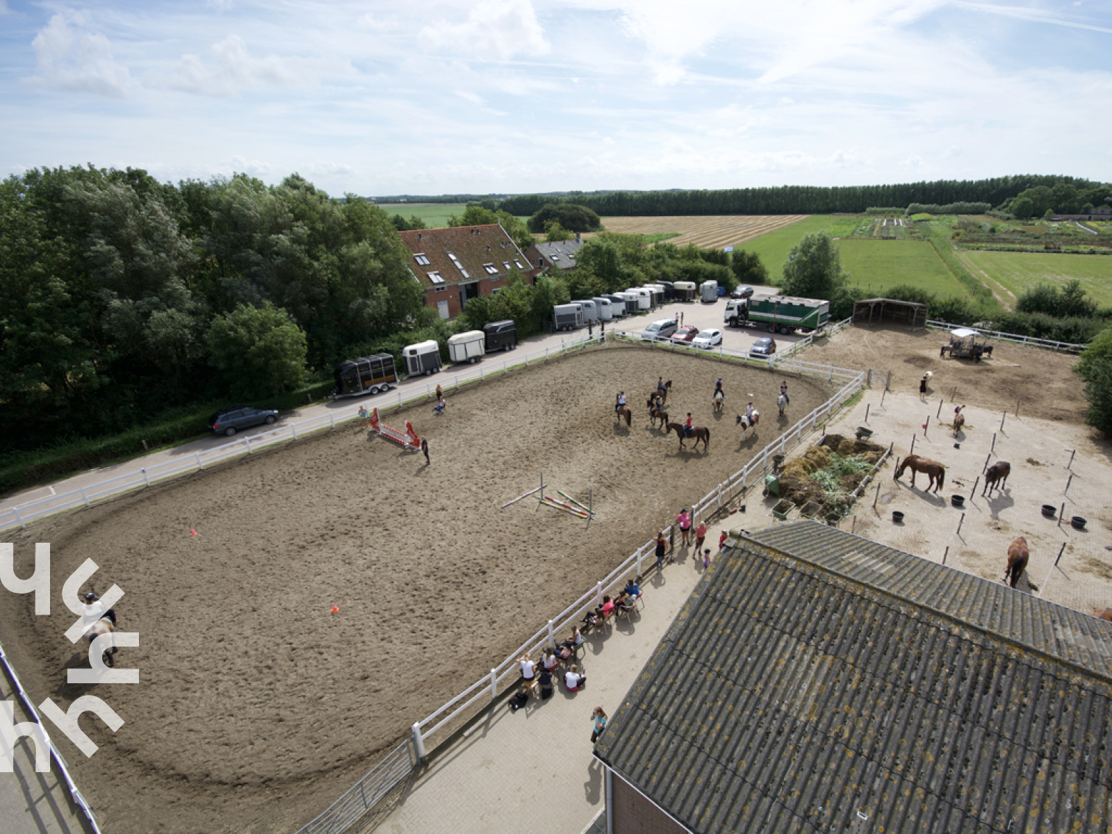 paardenliefhebbers-opgelet-6-persoons-woning-op-manege-vlakbij-strand-in-aagtekerke