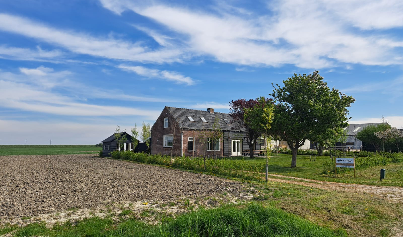 Ruime 10 persoons vakantiewoning met drie douches in Wo