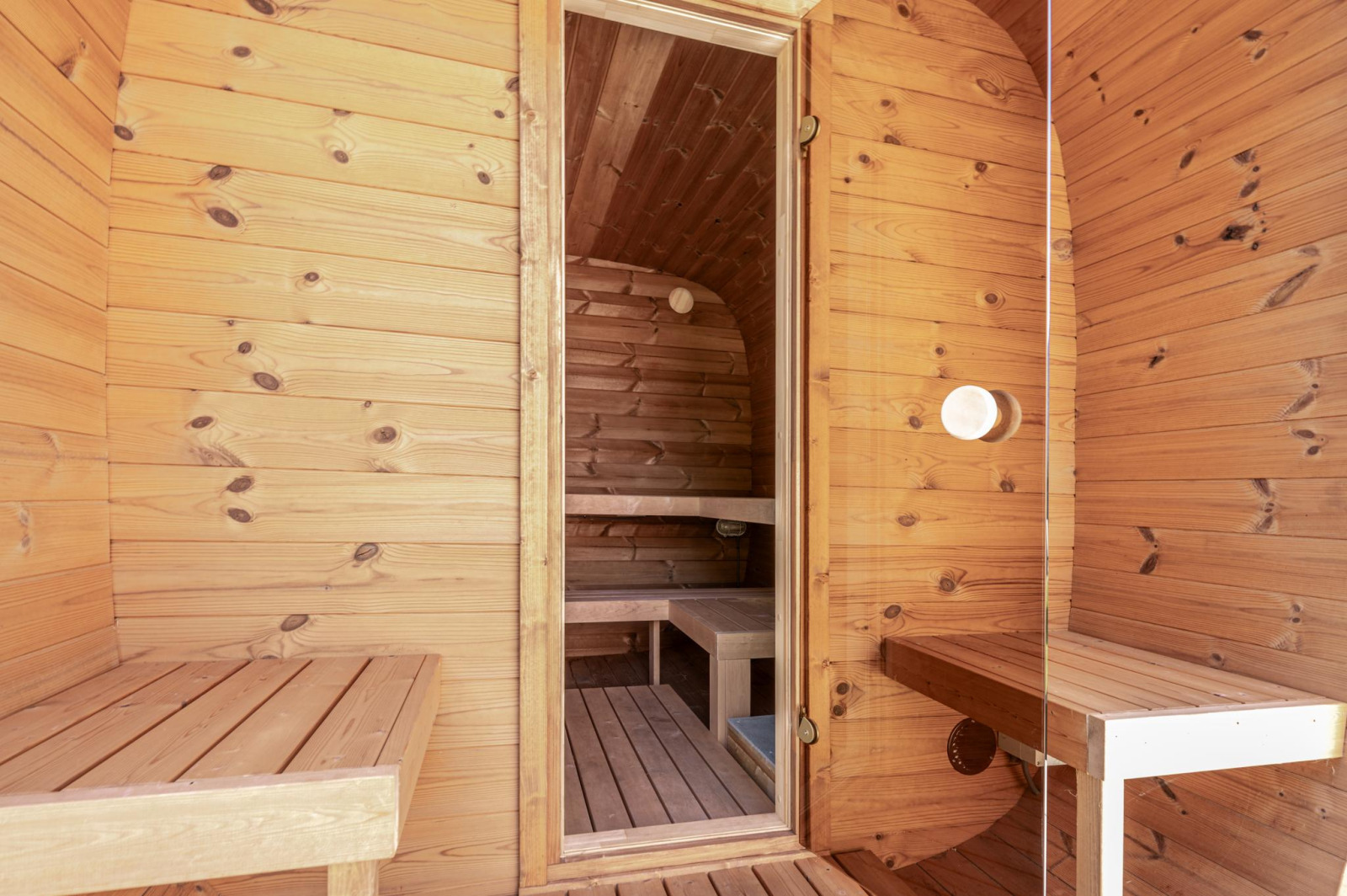 7-persoons-huisdiervriendelijke-hofvilla-met-hottub-en-barrelsauna-op-een-vakantiepark