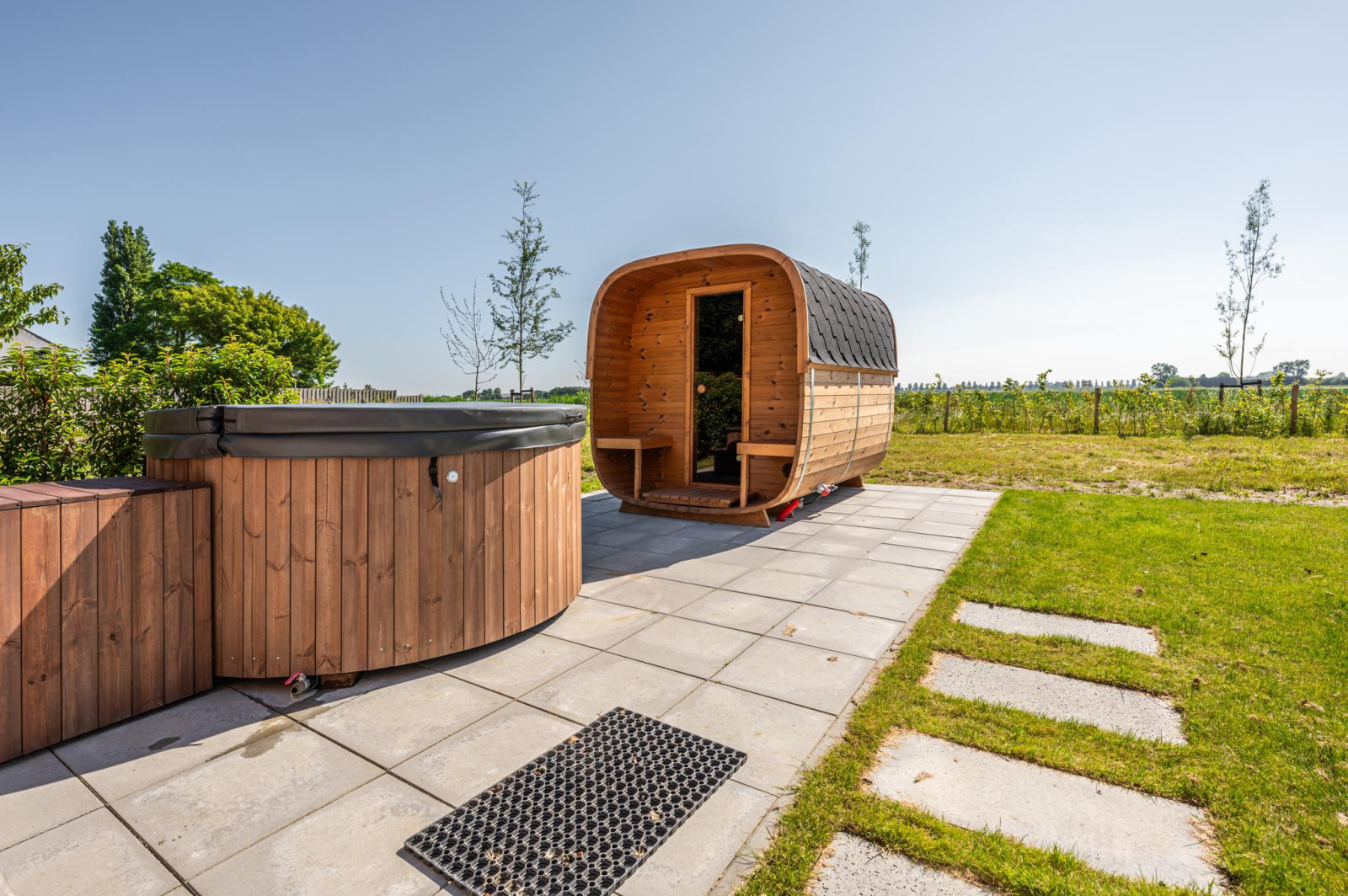 7-persoons-huisdiervriendelijke-hofvilla-met-hottub-en-barrelsauna-op-een-vakantiepark