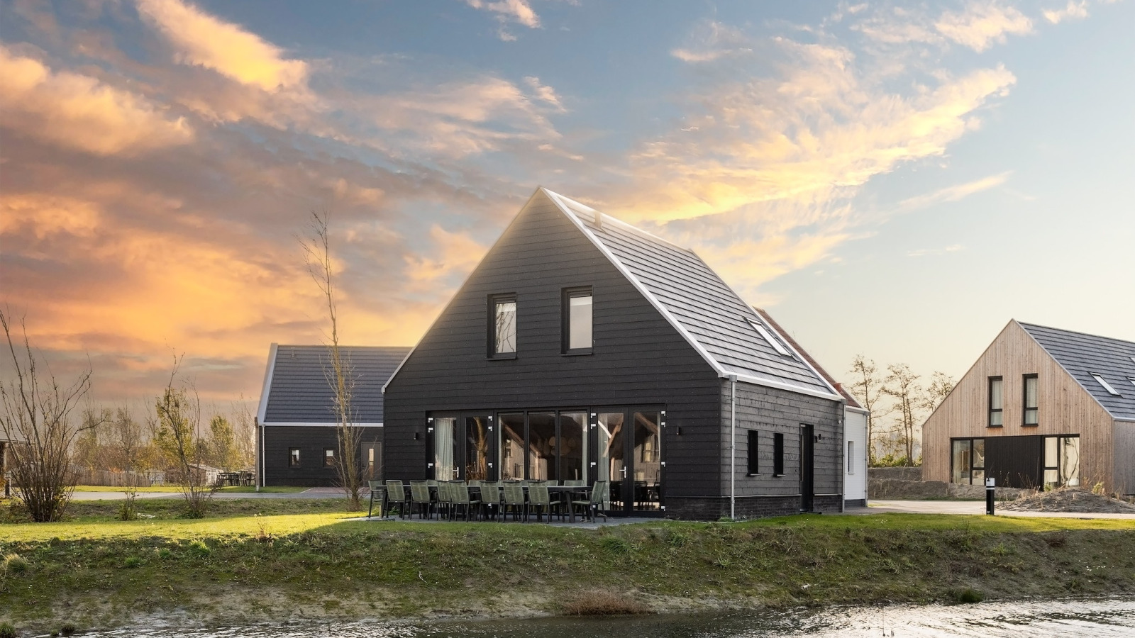 Vila voor 14 personen met privé sauna op vakantiepark vlakbij de Zeeuwse kust — groepsaccommodatie in Nieuwvliet