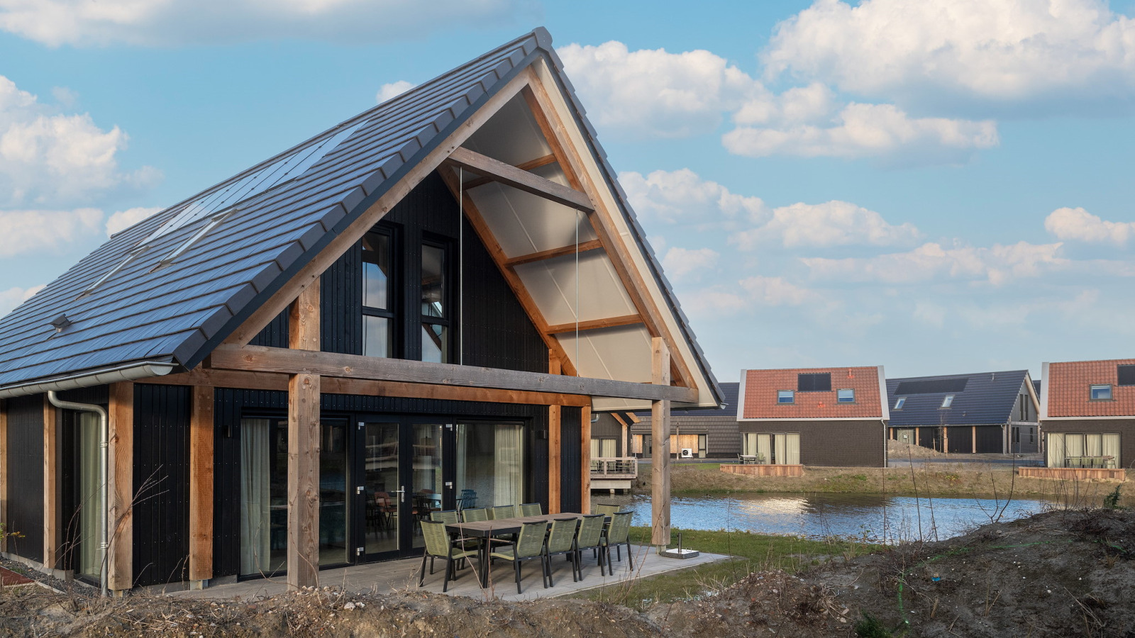 Villa aan het water voor 10 personen op vakantiepark vlakbij de Zeeuwse kust — groepsaccommodatie in Nieuwvliet
