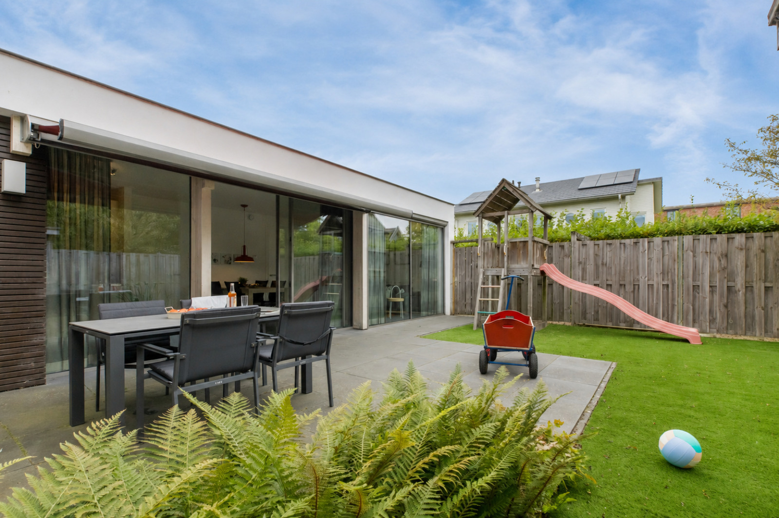 Sfeervolle 4-persoons woning met grote tuin dichtbij strand Oostkapelle