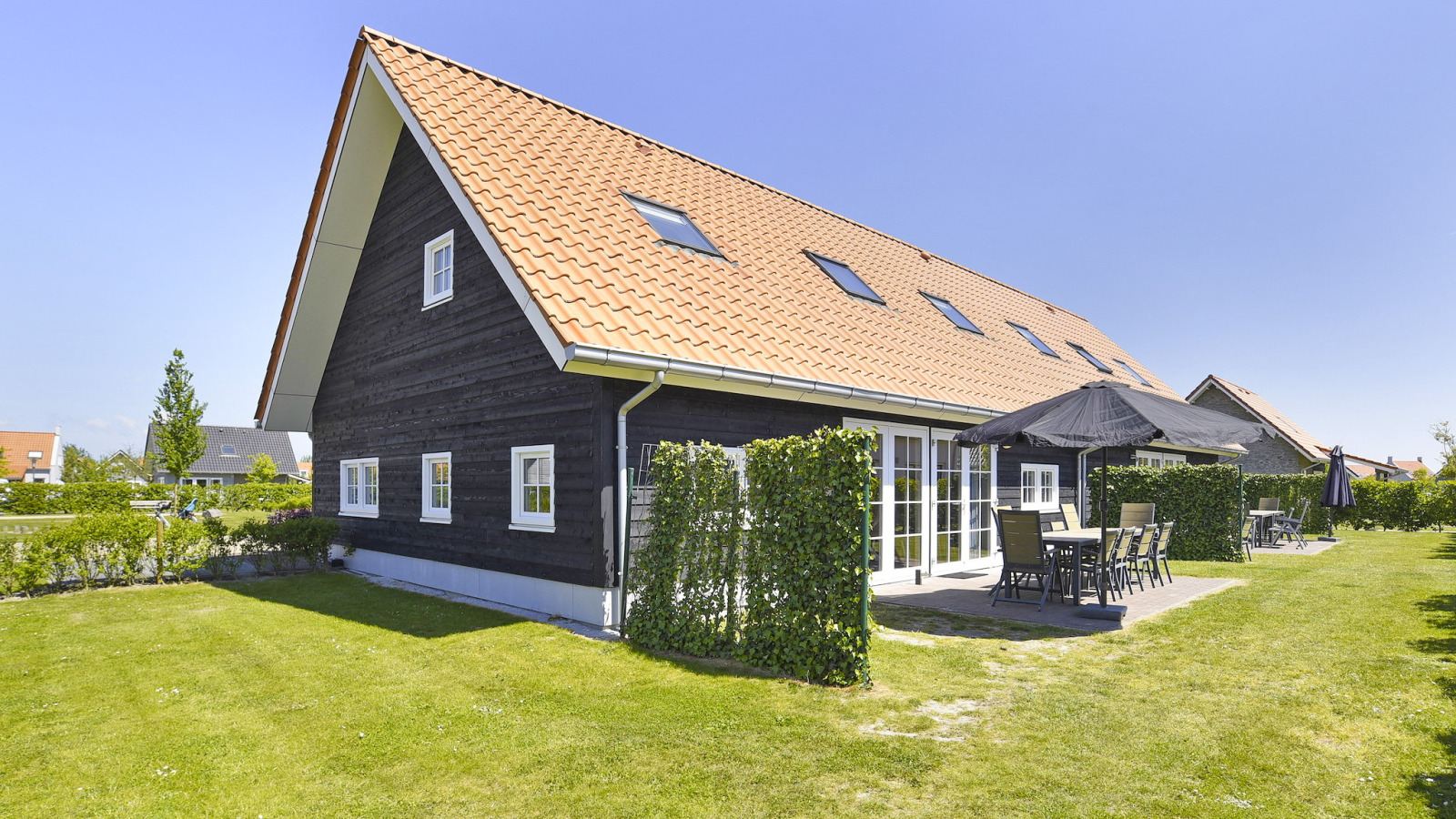 Luxe 10-persoons vakantiehuis met sauna en sunshower in Nieuwvliet, Zeeland — groepsaccommodatie in Nieuwvliet
